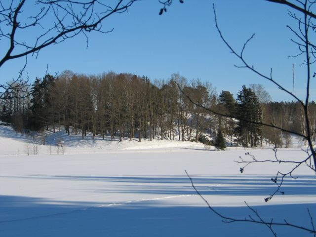Kuva: Sibbesborgin muinaislinna talviasussa. Kaisa Lehtonen 2005