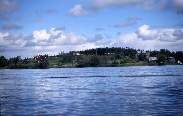 Yleiskuva joelta markkinan kummulle Petri Halinen 2000