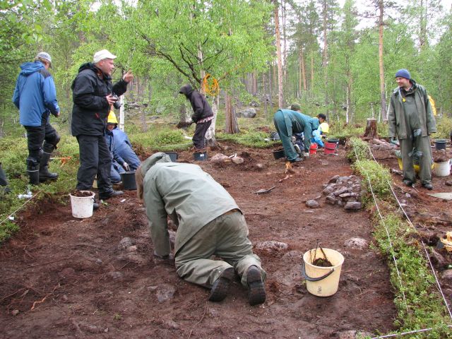 Kuva: Kaivaus käynnissä Nukkumajoki 5 asuinpaikalla. Eija Ojanlatva 2007