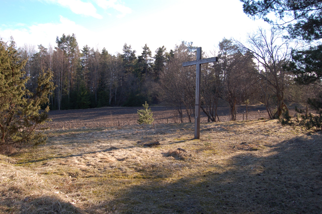 Kuva: Ristinpelto varhaiskristillisen kalmistoalueen jäljellä olevaa etelä-kaakkoisosaa pohjoisesta. Teija Tiitinen 03.04.2007