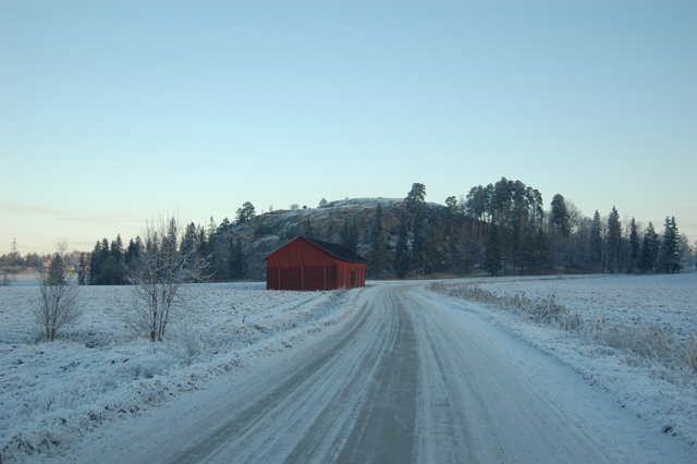 Vanhalinna Linnavuori kuvattuna Härkätieltä lännestä talviaamuna. Teija Tiitinen 21.11.2005