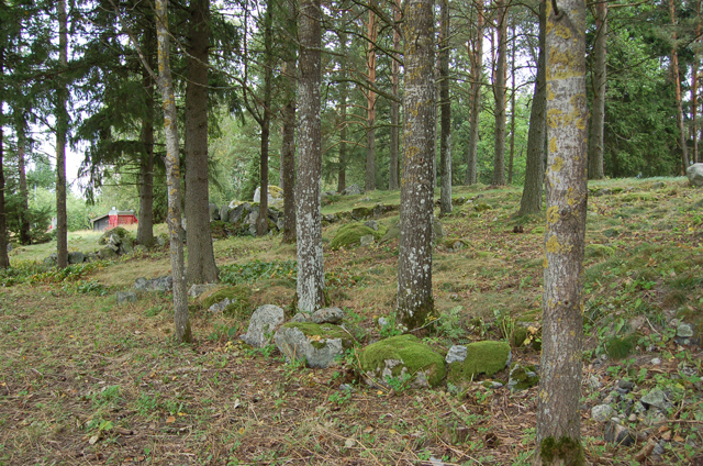 Kuva: Isotalo alueella sijaitsevia kivirakenteita Teija Tiitinen 02.09.2009