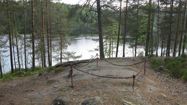 Kuva: Ohtaansalmen Täyssinän rauhan rajahakkaus on tehty kallioon. Teemu Mökkönen 19.6.2019