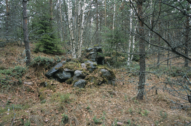 Kuva: Uunirakenteita leirialueella Veli-Pekka Suhonen 8.9.2010