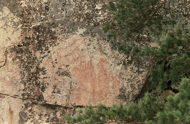 Kuva: Ristiinan Uittamonsalmen kalliomaalaus Ismo Luukkonen 2001