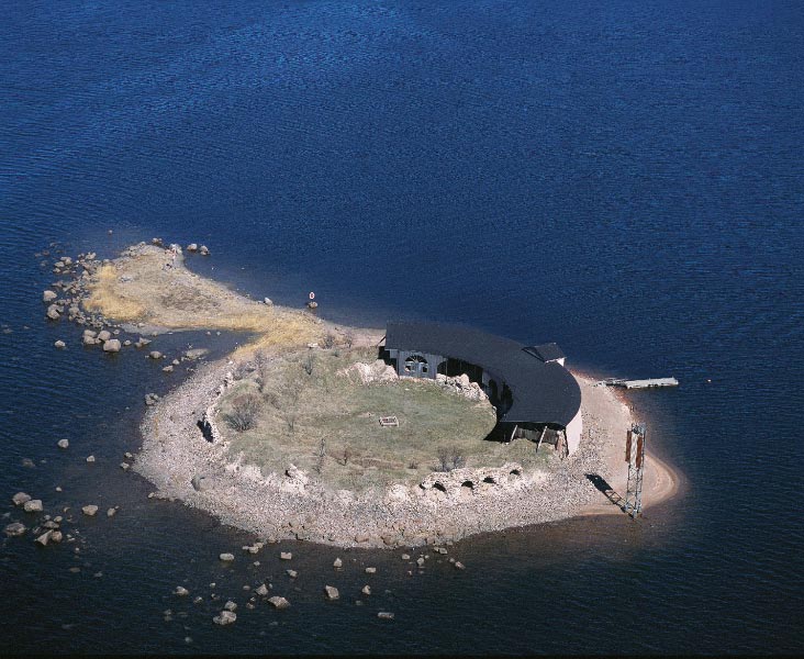 Kuva: Kotka, Ruotsinsalmen merilinnoitus Fort Slava Lentokuva Hannu Vallas 12.5.2003