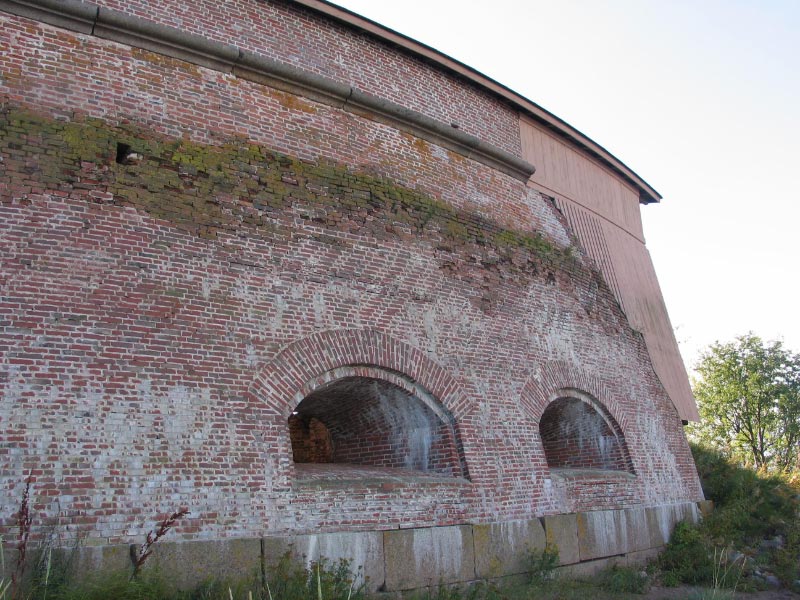 Kuva: Fort Slavan linnoituksen restauroitua osaa Antti Suna 16.9.2004