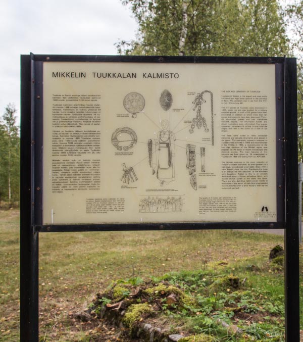 Kuva: Tuukkala. Kalmistosta kertova infotaulu Helena Ranta 24.9.2019