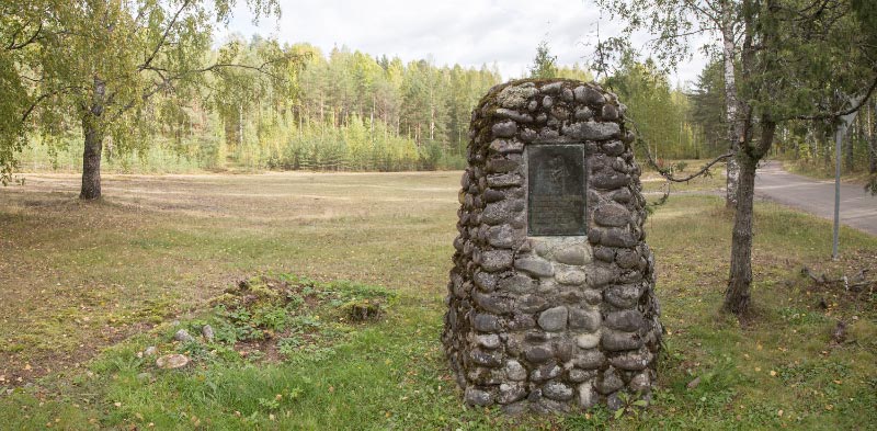 Kuva: Tuukkalan kalmiston muistomerkki, kuvattu lännestä Helena Ranta 24.9.2019