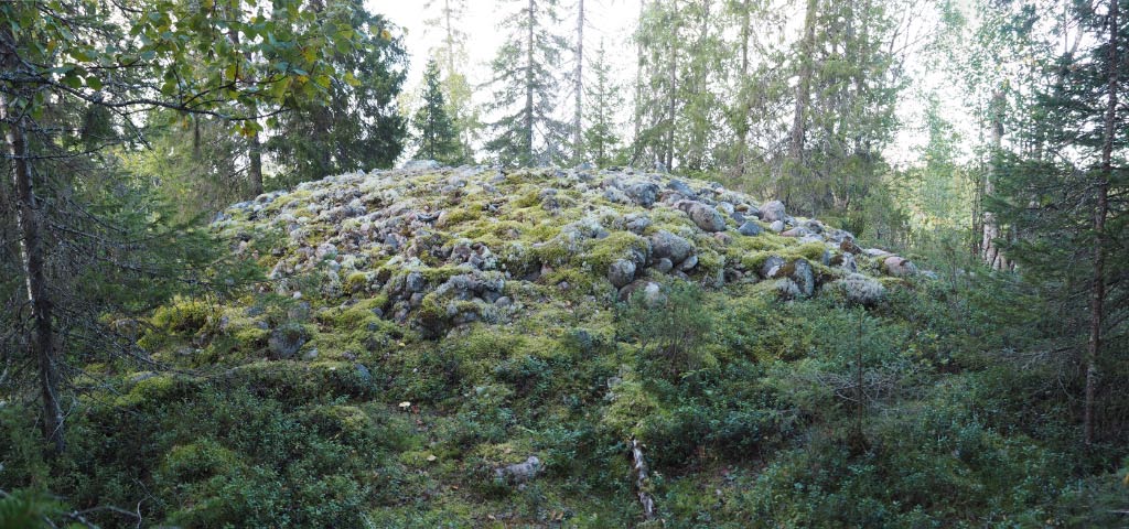 Kuva: Tornio, Lapinkula. Lapinkulan isokokoinen röykkiö kuvattuna pohjoiseen. Teemu Mökkönen 28.8.2020
