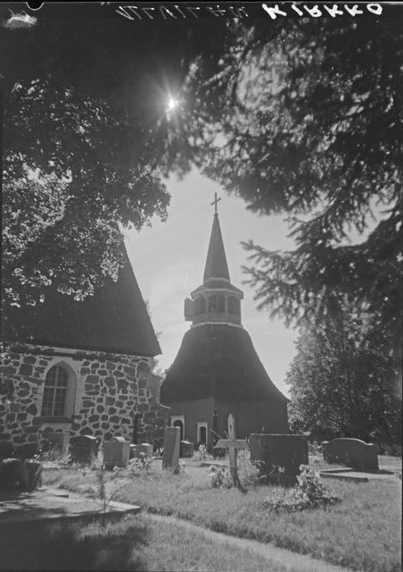 Kuva: Ulvilan kirkko ja kellotapuli. Satakunnan Museo. CC BY 4.0 Sven Raita 1955