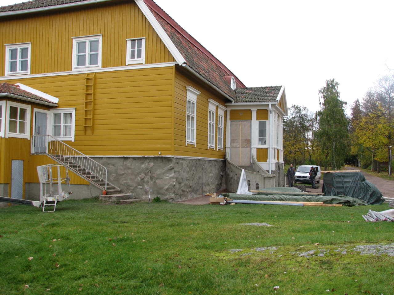Kuva: Päärakennuksen remontti käynnissä, kuvattu lounaasta. Teija Tiitinen 18.11.2007