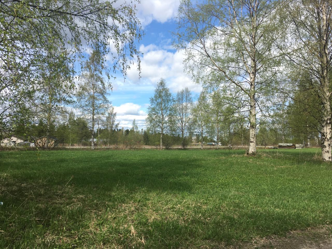 Kuva: Kalmistoalue kuvattuna kohti Ylemmäisentietä. Kuopion kulttuurihistoriallinen museo. CC BY 4.0 Tytti Räikkönen 29.5.2020