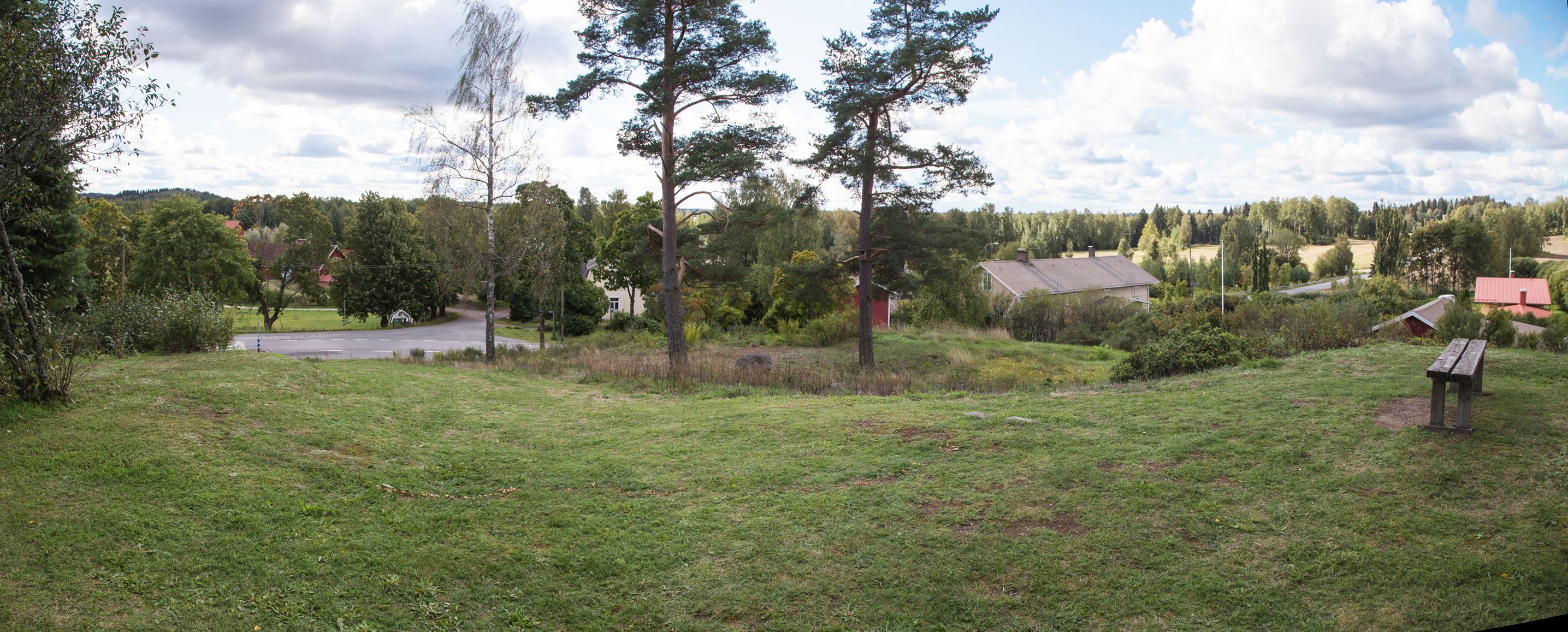 Kuva: Näkymä kirkonmäeltä etelään kohti Lopen historiallista kylänpaikkaa Helena Ranta 2.9.2021