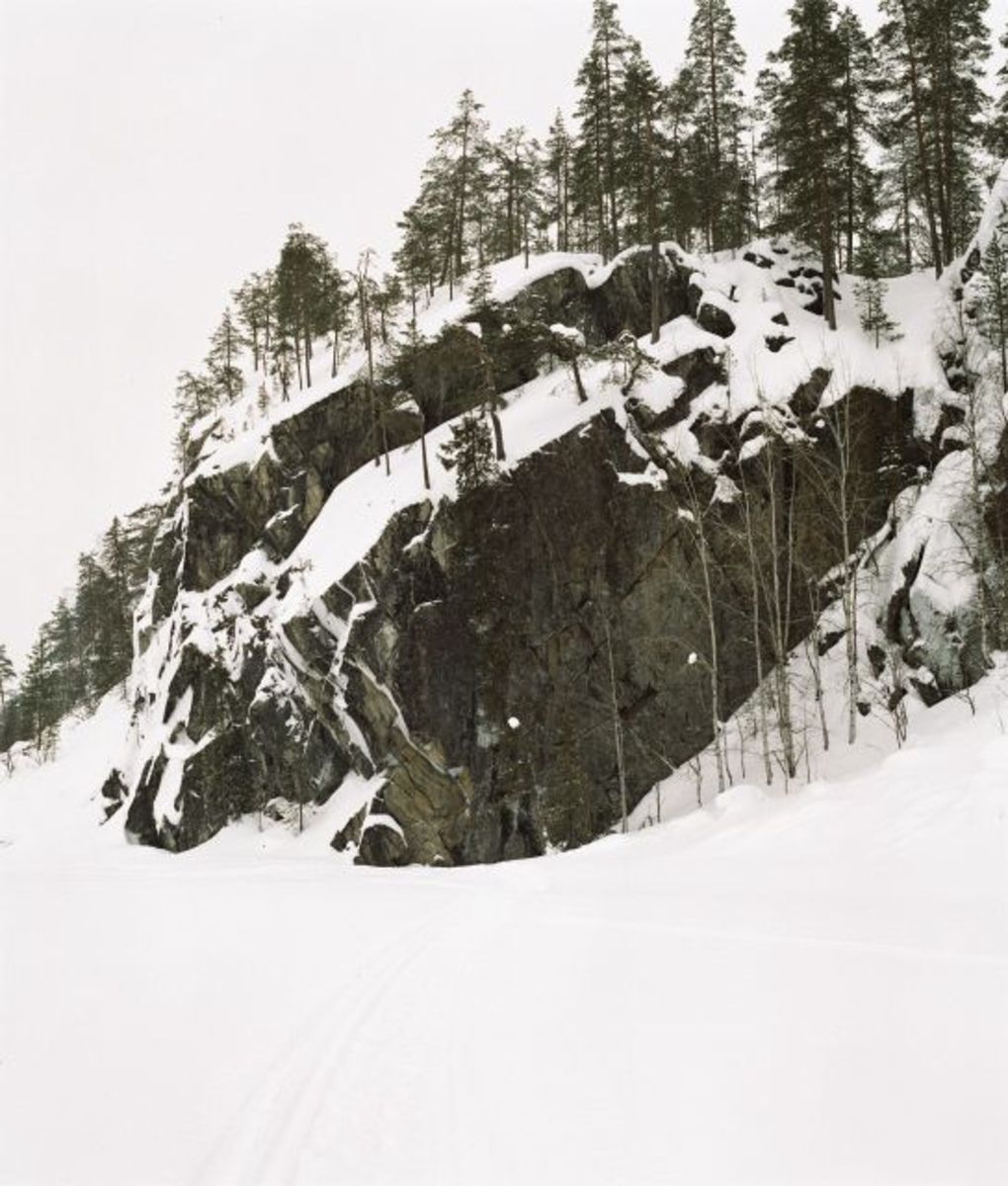 Kuva: Kuusamon Julma-Ölkyn kalliomaalaus, näkymä kohti maalauskalliota, yleiskuva Ismo Luukkonen 2003