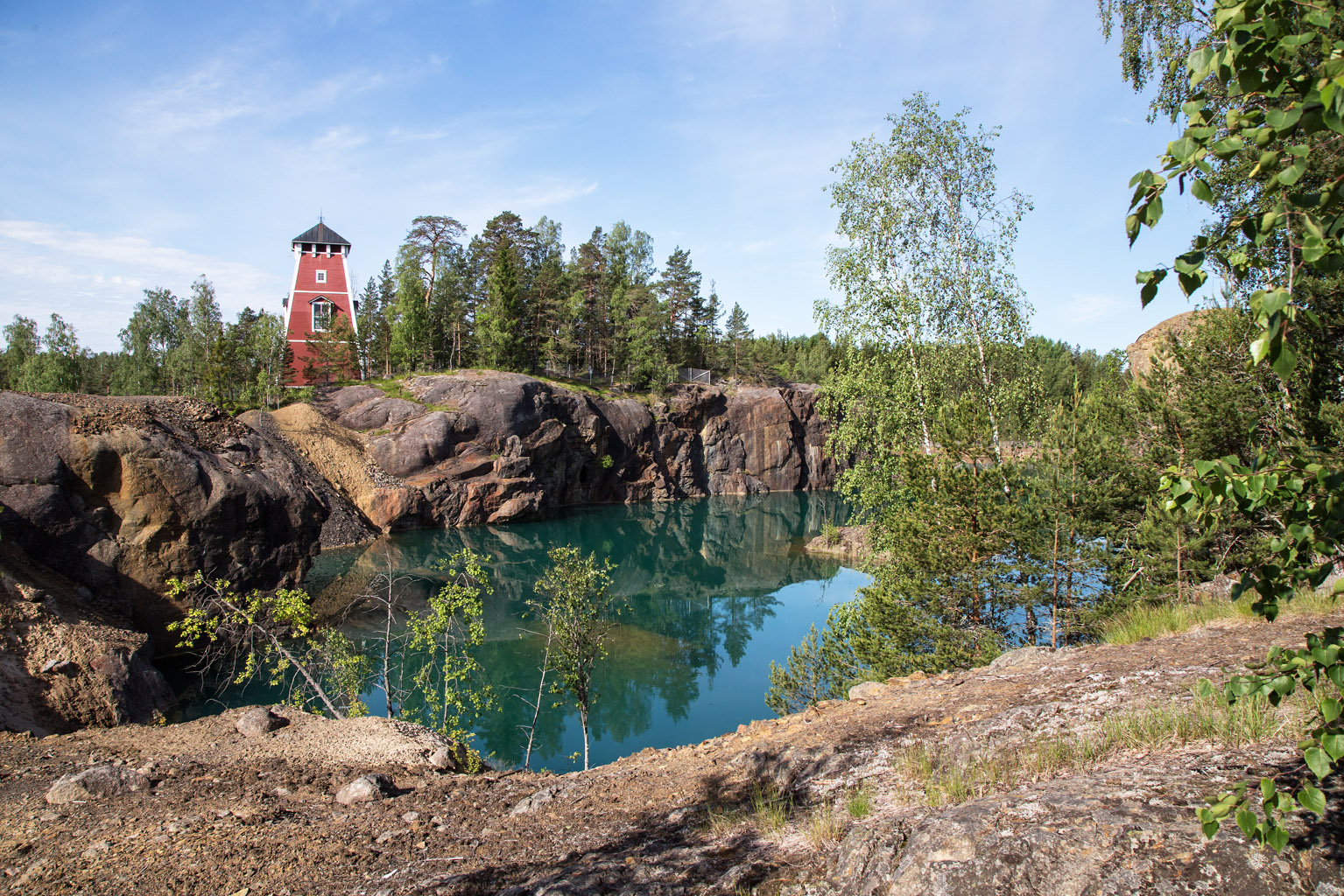Kuva: Orijärven vuonna 1757 perustetun kaivoksen päälouhos on täyttynyt vedellä. Helena Ranta 11.6.2019