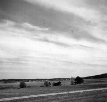 Kuva: Kummut Pälkäneen Epaalan Hyllin pellolla, suuntaan 30 - N Esko Sarasmo Kesäkuu 1955